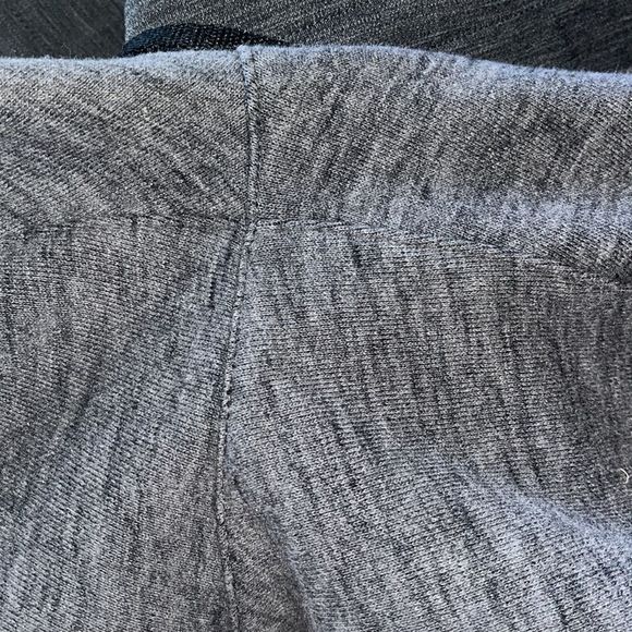 Lululemon two toned gray joggers. Size 8
excellent condition! - Picture 8 of 9